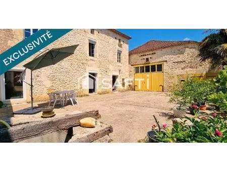 charme d’antan  grand volume  potentiel pour activité artisanale ou mécanique