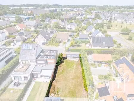 uiterst goed gelegen stuk bouwgrond!