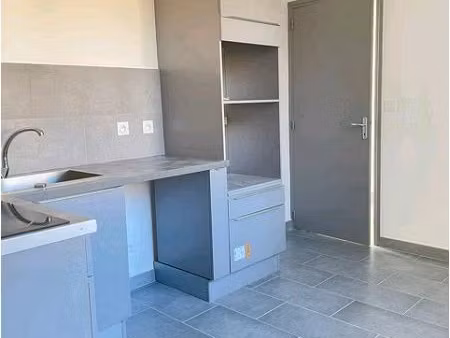 location appartement 4 pièces 86 m² à beziers (34500)  739 €