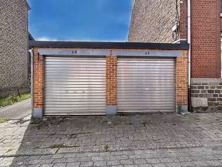 garages à louer  idéalement situé - ans
