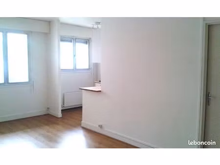 grand studio sur cour et jardin  proche centre et commodités