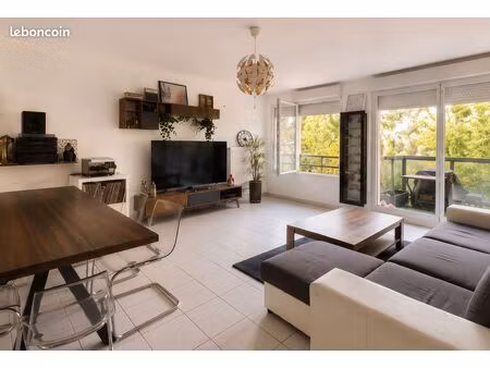 a louer t3 + garage - quartier part dieu