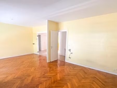 t4 avec deux chambres - de 85 m² - rue de marseille