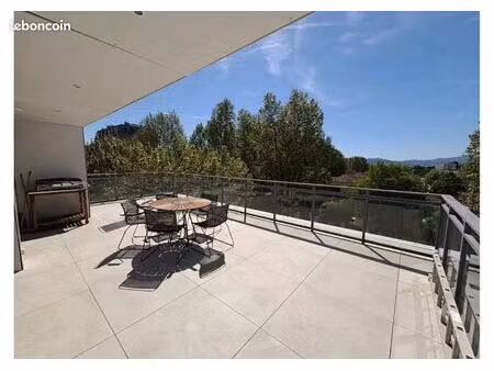 appartement d'exception meublé de 110 m² avec terrasse de 40 m² et parking privé - saint-b