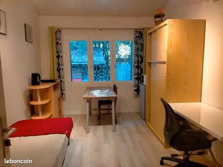 chambre indépendante avec coin cuisine