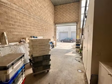 entrepôt à louer – 120 m²