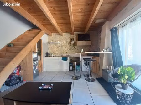 location maison de village