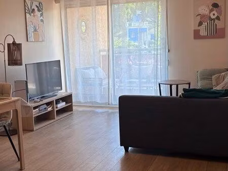 joli t2 de 40m2 rénové tout confort plein centre garage balcon piscine