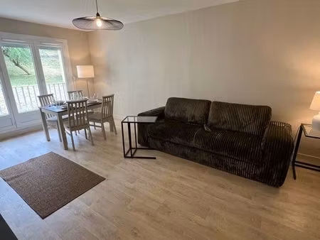 grand studio meublé 32 m² - parking - gare & centre à pied