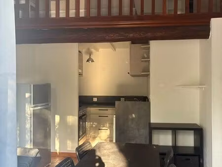 à louer -charmant studio mezzanine meublé avec box fermé et 2 places de parkings à ventabr