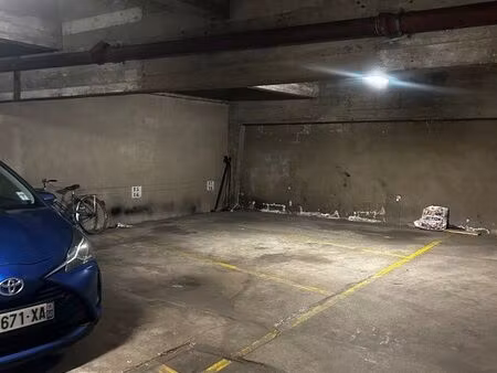 place parking 15 eme commerce