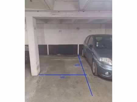 parking/box 9 m² paris 13