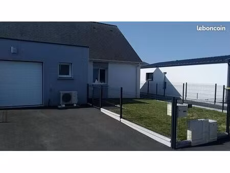 maison récente dans quartier résidentiel calme