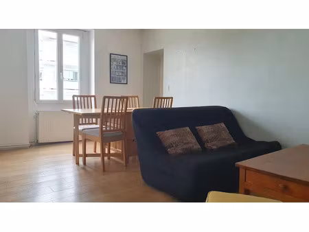 location meublée appartement 3 pièces 49 m² à nantes (44000)  849 €