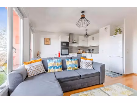 location meublée appartement 2 pièces 51 m² à villeurbanne (69100)  1 080 €