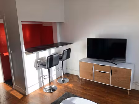 location meublée appartement 2 pièces 36 m² à suresnes (92150)  1 190 €