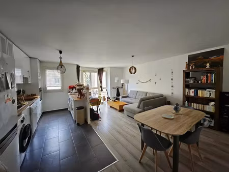 location meublée appartement 3 pièces 69 m² à massy (91300)  1 450 €