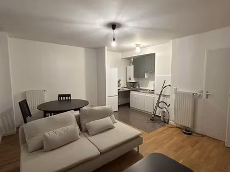 location meublée appartement 2 pièces 42 m² à puteaux (92800)  1 500 €