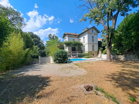 location appartement 5 pièces 201 m² à villeneuve-les-avignon (30400)  2 500 €