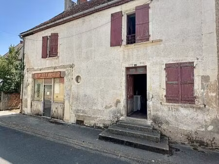 maison de bourg avec 3 chambres  cave et dépendance