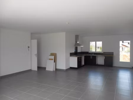 location maison 5 pièces 112 m² à caussade (82300)  945 €