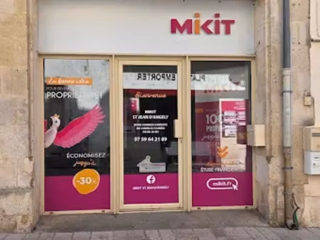 location locaux professionnels 26 m² à saint-jean-d'angély (17400)  380 €