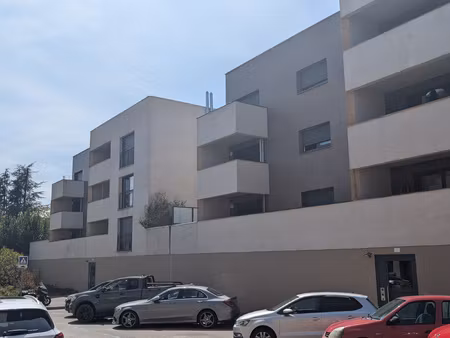 centre ville de l'arbresle  bel appartement de t3 avec balco