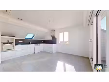 très beau t2 avec garage et terrasse à lèves !