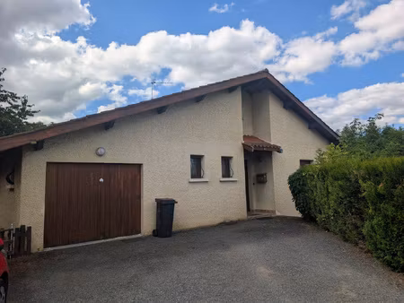 a proximité du centre de sain bel  maison de type 6