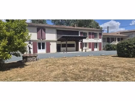maison de village rénovée avec piscine et plus d'un hectare de