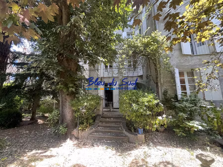 grande maison de caractère avec terrasse et parc arboré