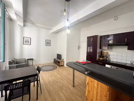 location meublée appartement 2 pièces 32.06 m² à nimes (30000)  495 €