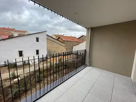location appartement 3 pièces 62 m² à villefranche-sur-saone (69400)  781 €