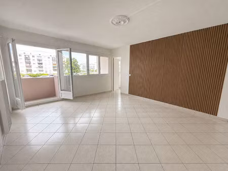 a vendre appartement t5 à bihorel avec balcon