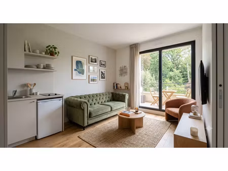 superbe studio lumineux idéalement situé à seulement 250m de la gare de saint-cloud !