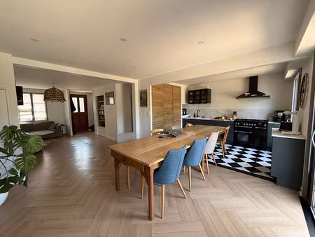 maison de ville 6 pièces à vendre à châteaugiron - environnement calme et charme