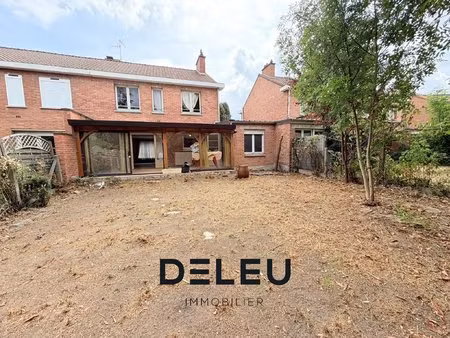 maison semi-individuelle avec 4 chambres; jardin. et garage