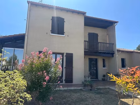 vente maison 5 pièces 147 m² à saintes (17100)  349 800 €