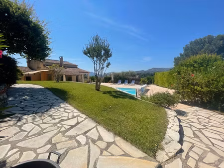 ensemble immobilier d’exception avec 3 logements sur 2 500 m² de terrain