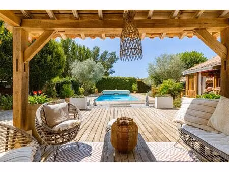 villa familiale avec piscine à 10 minutes des plages