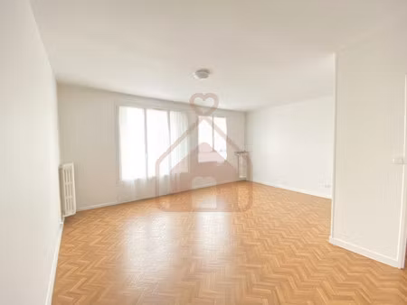 a deux pas de paris 13ème porte d'italie - appartement 3 pièce