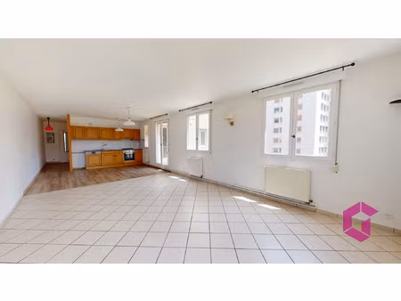 grand t3 avec garage et balcon
