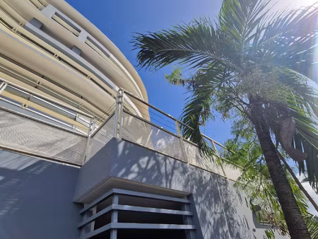 fort de france exclusivite : 100m2 de bureaux vue mer au 1ie
