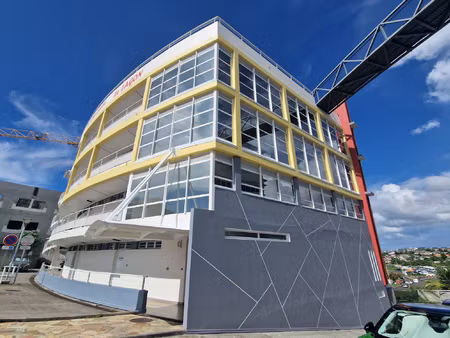 fort de france : exclusivité à etang zabricot : bureaux de 1