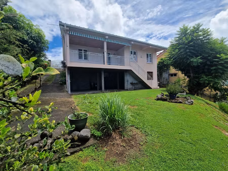 saint pierre : exclusivité villa f4 vue mer + sous-sol entie