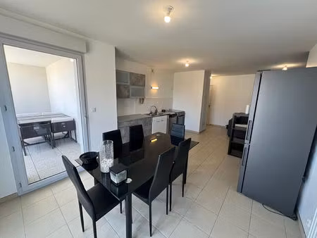 t2 meublé de 49m² avec garage et balcon à givors
