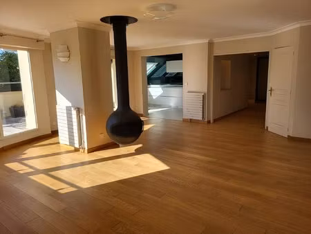 à louer – superbe t2/3 de standing avec terrasse – secteur