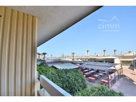 a louer a l' annee - vide - studio avec balcon - 66750 saint cyprien plage - region occita