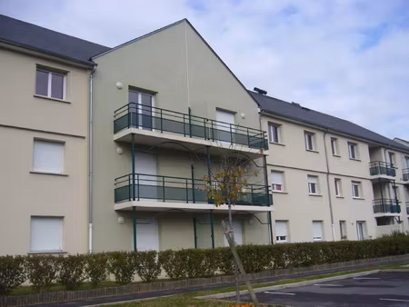 à louer t2 en rez-de-chaussée avec terrasse et parking pri