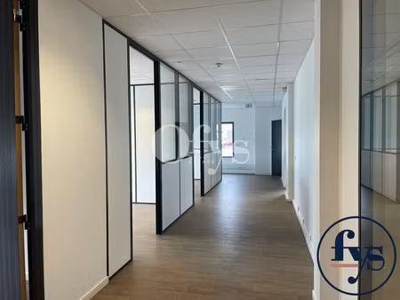 location local d’activités chassieu 69680 300m²